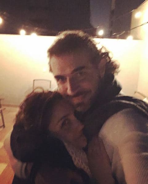 "No sé cómo alguien que trabaje para ese tipo de revistas y notas falsas se puede llamar periodista, no sé cómo pueden dormir tranquilos", continuó la actriz, quien culpó a la revista Tv Notas de dar por cierto su supuesto embarazo.