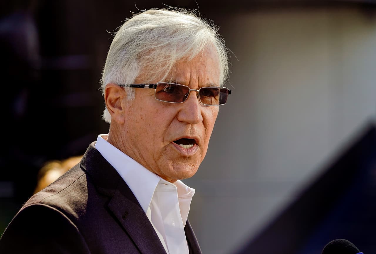 El fiscal del condado de Los Ángeles, 
<b>George Gascon</b>, dijo que "es un nuevo día, debemos pasar la página para mirar hacia adelante con esperanza y optimismo."