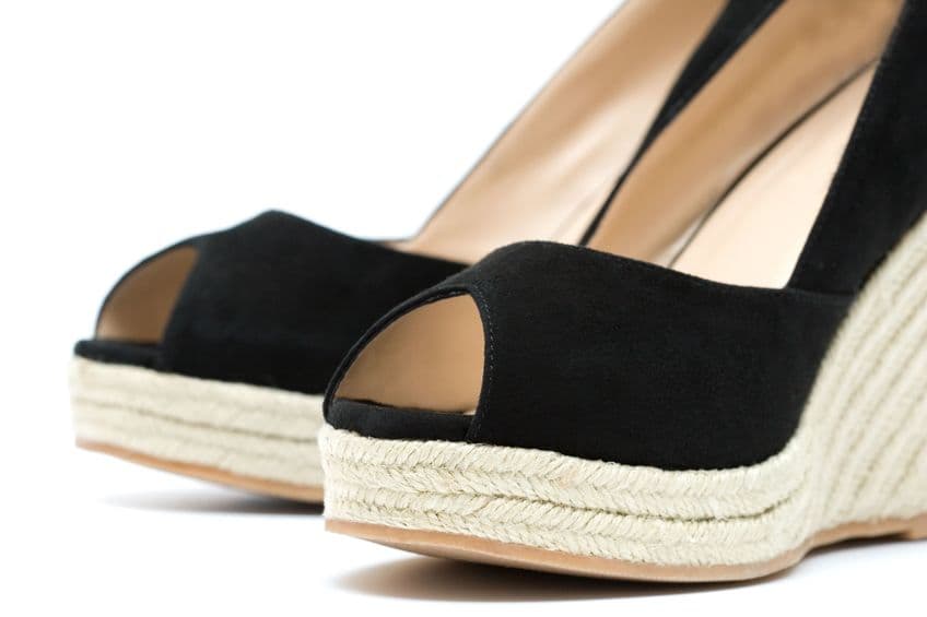 Mientras que las alpargatas pueden verse muy lindas con pantalón formal de corte pescador.