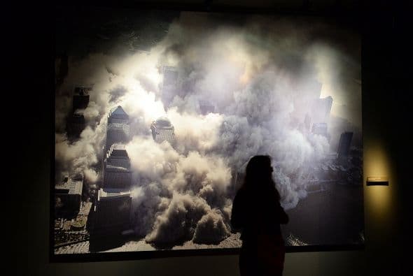 Una de las fotos que muestra a las Torres Gemelas colapsándose el 11 de Septiembre.