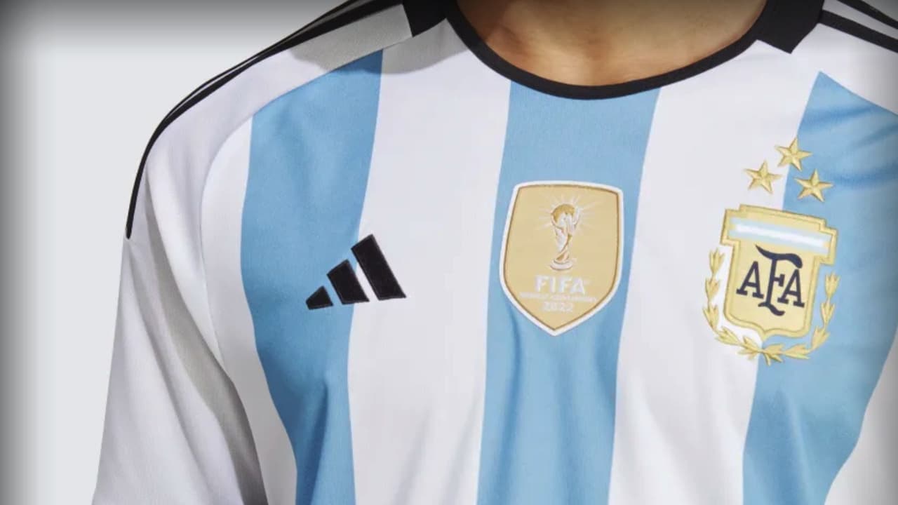 Camiseta de Argentina con las tres estrellas se agota en tres horas