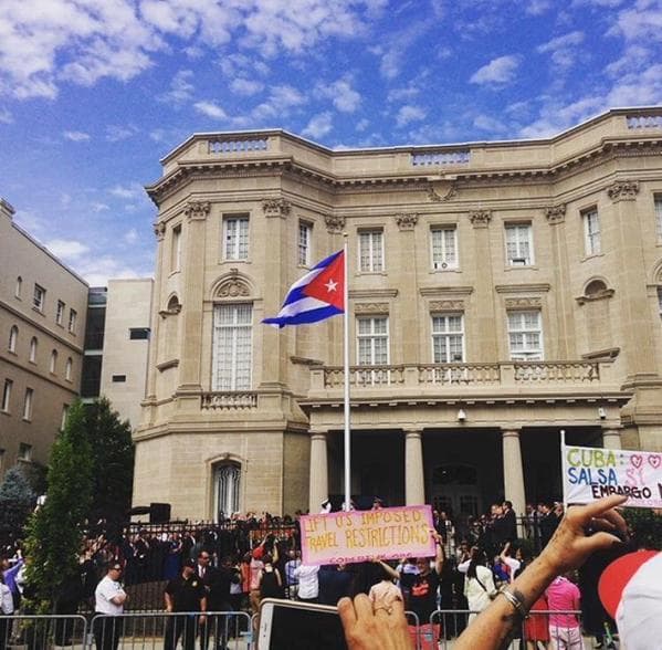Ileana Ros-Lehtinen visita a Ninoska para hablar de la apertura de la embajada cubana en Washington D.C.