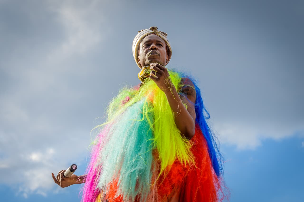 Paperboy Love Prince, artista y activista que lleva un mensaje de amor a su barrio