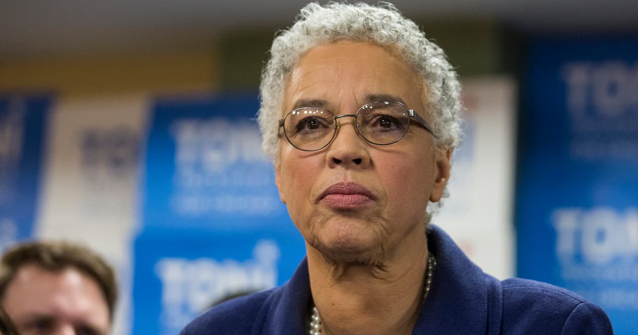 Mientras tanto, Preckwinkle dijo que "No tengo miedo de los retos y de trabajar duro', en su discurso con sus simpatizantes. Mi carrera me ha preparado para esto. Como concejal del sur de la ciudaud, yo he trabajado por los salarios justos, escuelas buenas, y viviendas justas." La candidata afroamericana logró el segundo puntaje más alto: 84,639 votos le dieron el 16.06%.