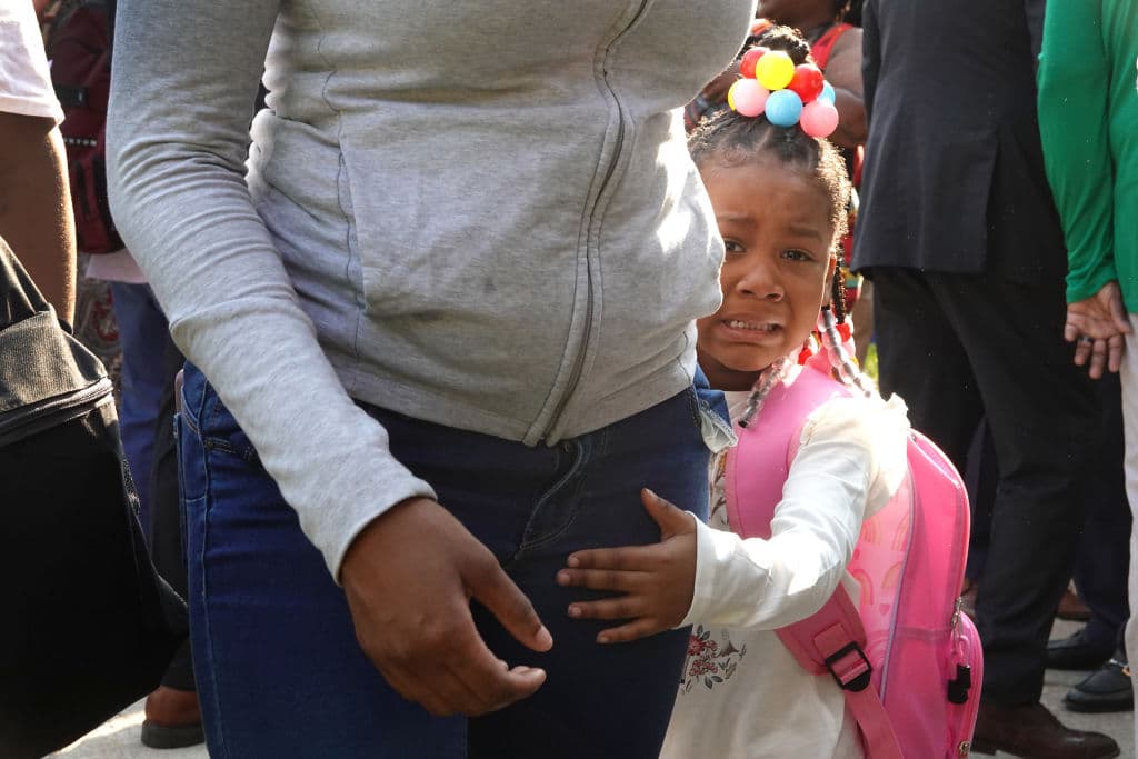 Ola de amenazas sacude escuelas al inicio del año académico en Chicago