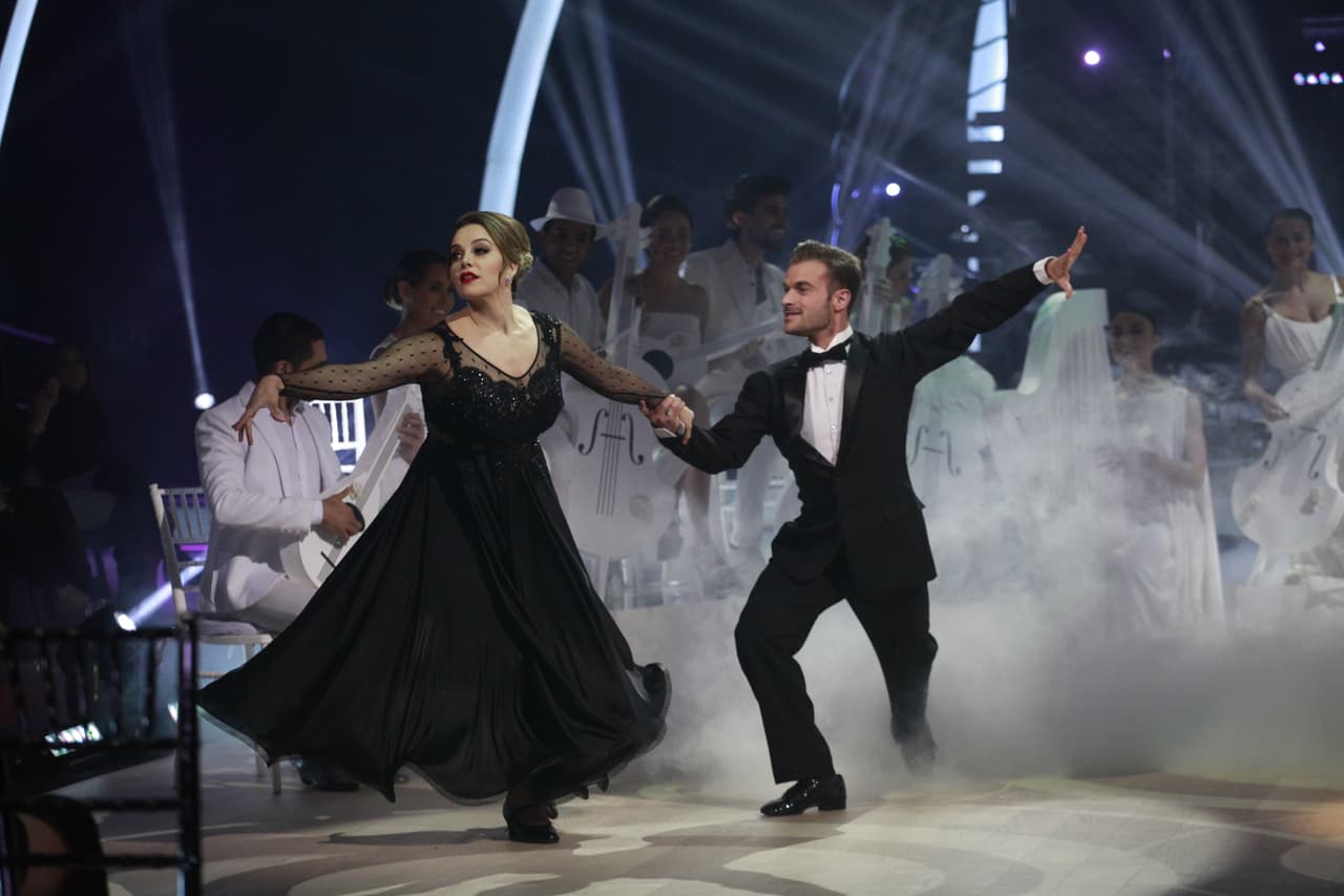 Esta vez, en la llamada 'Guerra de sexos', a Rosie le tocó bailar foxtrot, lo hizo acompañada de su bailarín Guillaume, con el tema: 'He venido a pedirte perdón', de Juan Gabriel.