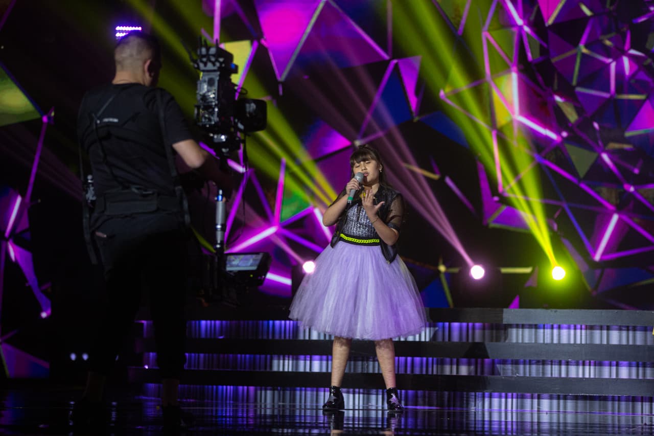 Martha brilló con su presentación a dueto con Lilian y captamos esta imagen del sentimentalismo que imprimió en el escenario.