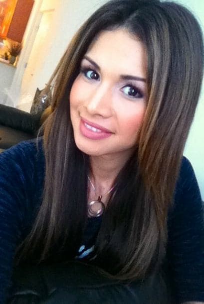 A través de las famosas fotos 'selfies' es como nuestra reina mantiene una estrecha relación con sus seguidores. Este tipo de fotos se han convertido en un fenómeno y no hay quién no se haya tomado una. Ahora puedes subir la tuya con el hashtag #NBLselfie para ganar un kit de belleza, los detalles aquí