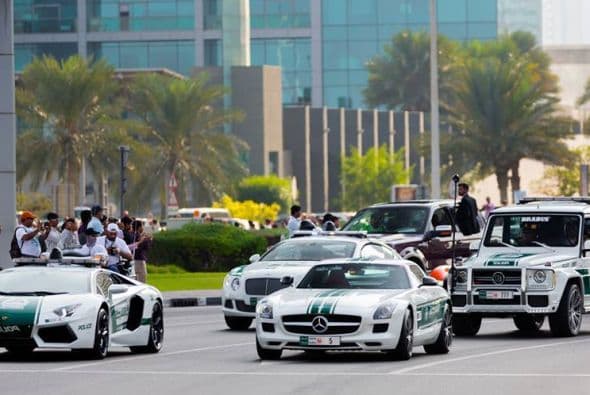 Policía de Dubai: Lamborghini Aventador, Mercedes-Benz SLS, Bentley Continental GT y G700 Brabus
