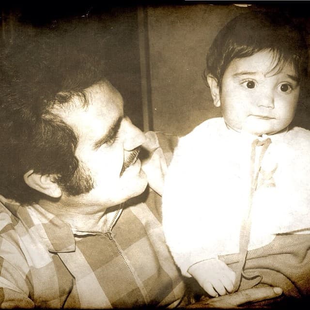 ¿Quién diría que este tierno bebé se convertiría en un reconocido artista de talla internacional?