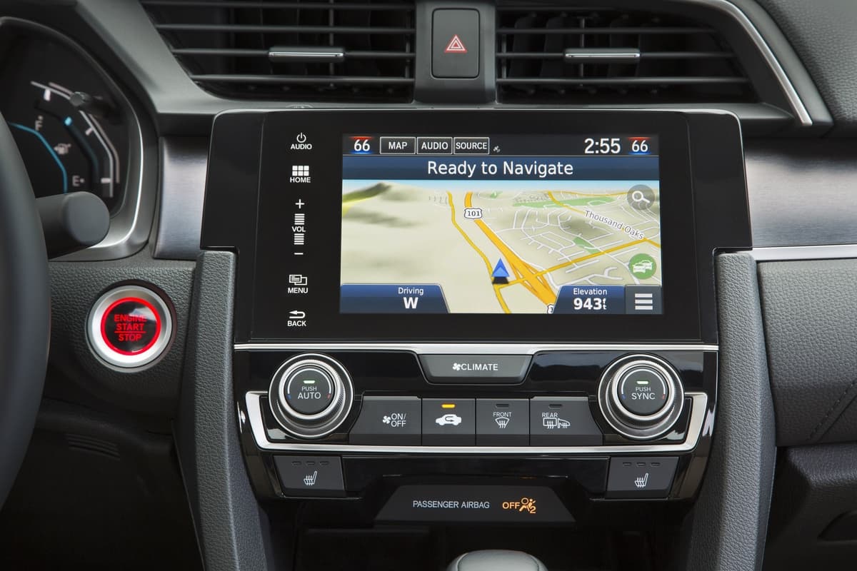 La nueva pantalla táctil multiuso en el nuevo Honda Civic sedan 2016