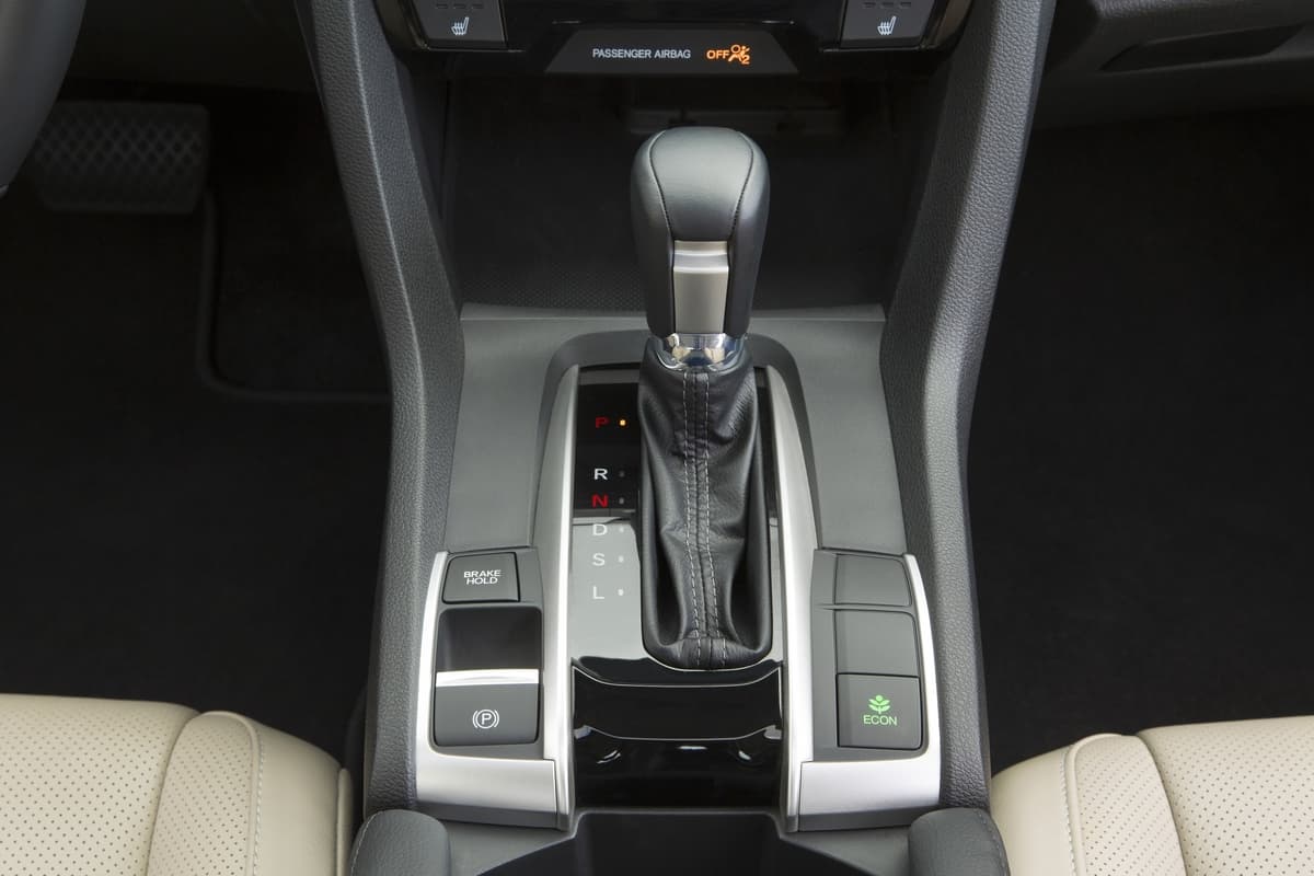 <a href="https://aata.az.gov/theft-prevention/commonly-stolen-vehicles" target="_blank">Estos son los 5 modelos de carros más robados en Arizona, según AATA: </a>
<br>2004 Chevrolet Pickup 
<br>Ford Pickup 
<br>2000 Honda Civic
<br>1997 Honda Accord
<br>2001 Dodge Truck
<br>