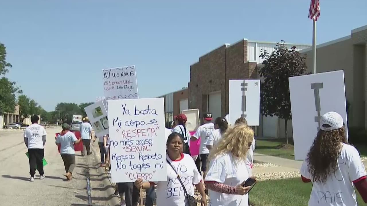Trabajadoras latinas protestan por ser agredidas sexualmente en su trabajo y reclaman mejor condiciones laborales