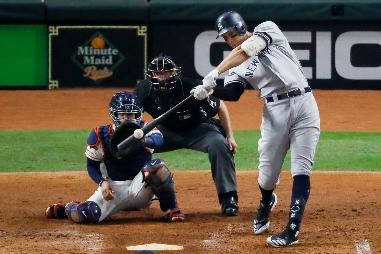 Carlos Correa conectó un jonrón en la décima primera entrada para superar 3-2 a los Yankees. El partido duró cerca de 5 horas y acabó con victoria para los Astros.