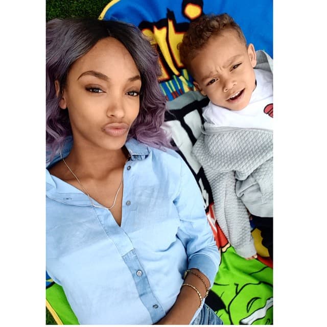 Desde su nacimiento, la modelo ha sacado a su hijo adelante por su cuenta.