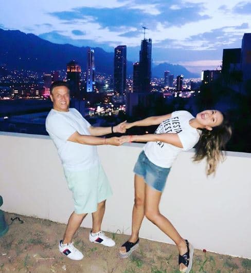 Bezares consideró que al retomar su carrera artística debió lidiar con la sombra de Paco Stanley: "Al principio, sí. Te puedo decir que los primeros dos años, tres años, sí".