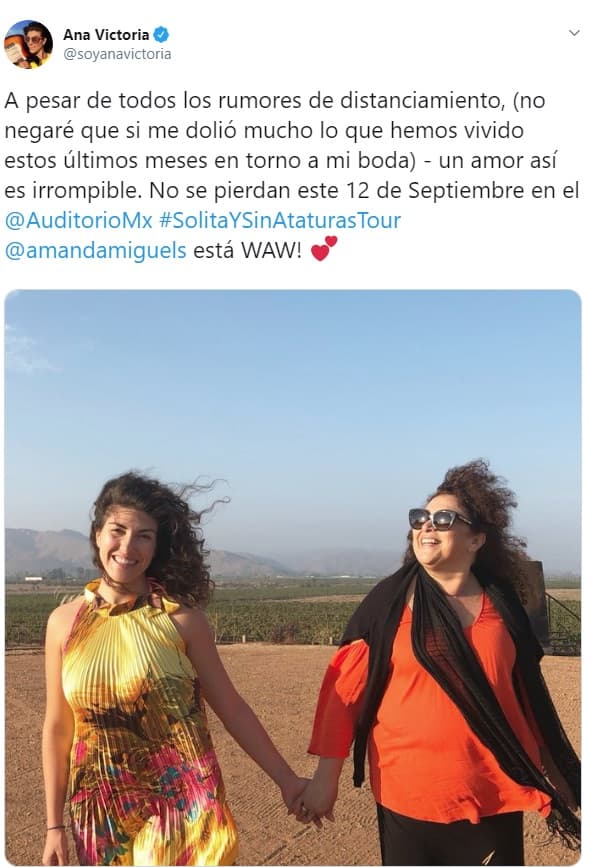 “A pesar de todos los rumores de distanciamiento, (no negaré que si me dolió mucho lo que hemos vivido estos últimos meses en torno a mi boda), un amor así es irrompible”, escribió, refiriéndose al sentimiento que la une a sus padres.
