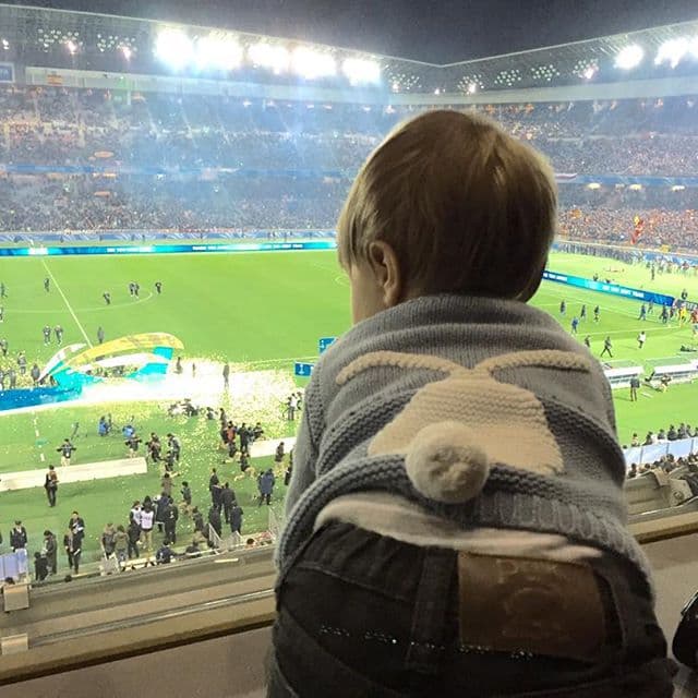 Acompañando a papi en el trabajo.