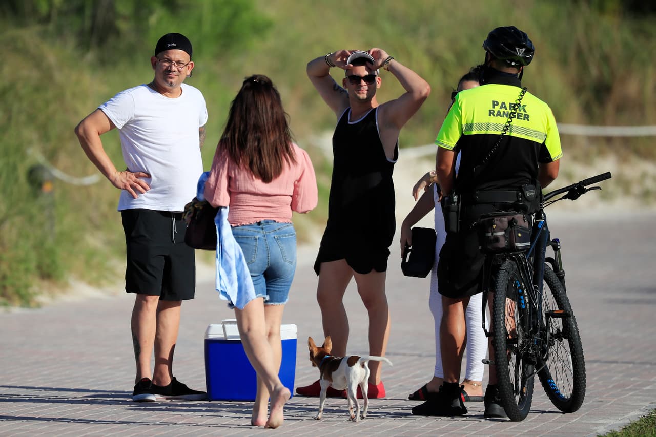 Los Park Rangers se vieron obligados a emitir 652 advertencias, a personas que no llevaban puestas las mascarillas. 
<br>