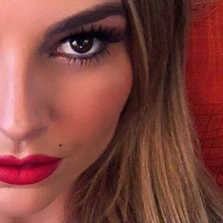 Luego, el programa 
<b><a href="http://www.univision.com/shows/el-gordo-y-la-flaca/*">‘El Gordo y la Flaca’</a></b> tuvo acceso en exclusiva a la demanda completa presentada por Majorie de Sousa. Son alrededor de 300 páginas en las que 
<b><a href="http://www.univision.com/shows/el-gordo-y-la-flaca/marjorie-de-sousa-acusa-a-julian-gil-de-ser-una-persona-violenta-y-le-pide-que-se-haga-una-prueba-psicologica-video">la actriz arremete con dureza contra su expareja</a></b>, a la que acusa de ser violento, consumir drogas y de apenas poner de su parte para la manutención del niño.