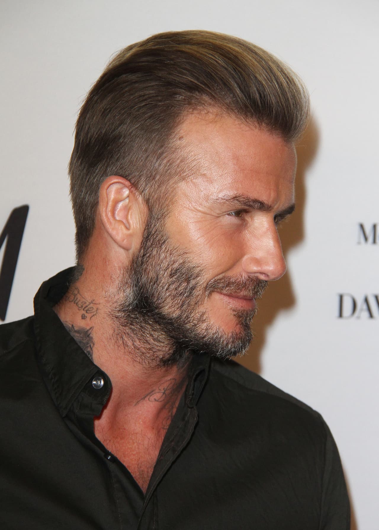 Esas arruguitas lo hacen lucir más sexy.