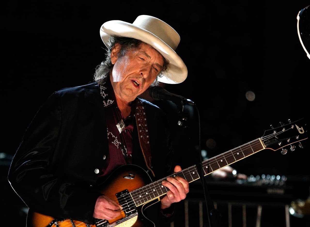 BOB DYLAN AND SONY MUSIC GLOBAL TWITTER ACCOUNTS HACKED
