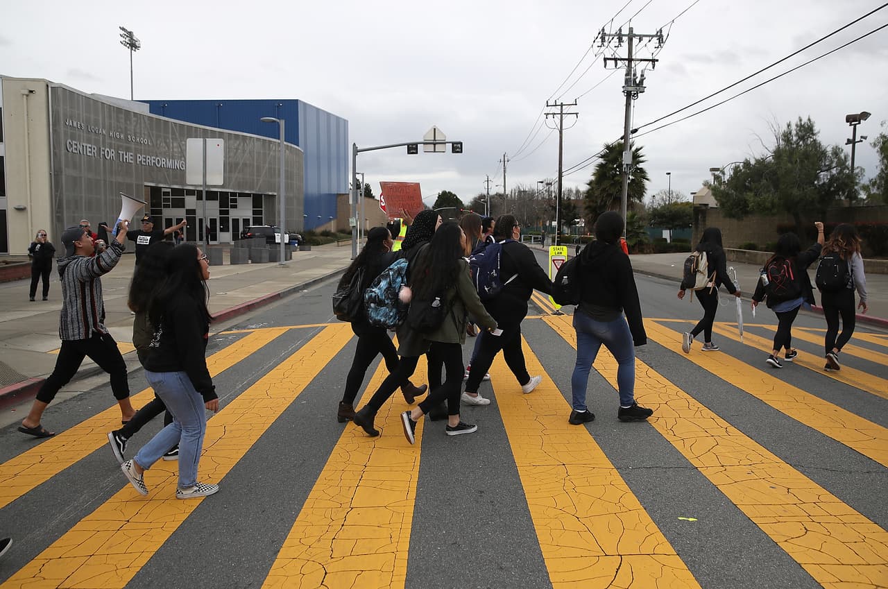 Por decisión del Tribunal Supremo, estos son otros derechos que cobijan a los niños y niñas indocumentados en EEUU: Conócelos y si intentan violarlos, reporta cualquier incidente.