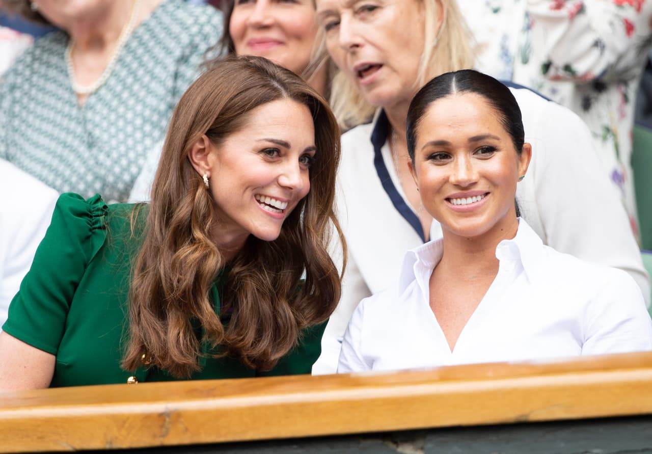 <b><a href="https://www.univision.com/famosos/sonrientes-y-platicadoras-asi-estuvieron-kate-middleton-y-meghan-markle-en-el-palco-real-de-wimbledon-fotos" target="_blank">Meghan Markle y Kate Middleton</a></b> creen en la importancia de llevar una vida sana y con ejercicio, pero cada una tiene su particular forma de hacerlo.
<br>