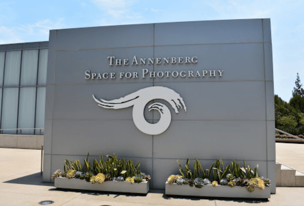 <b>The Annenberg Space for Photography</b>
<br>Localizada en el 2000 de la avenida the Stars, calle 10, Century City, Los Angeles, CA 90067