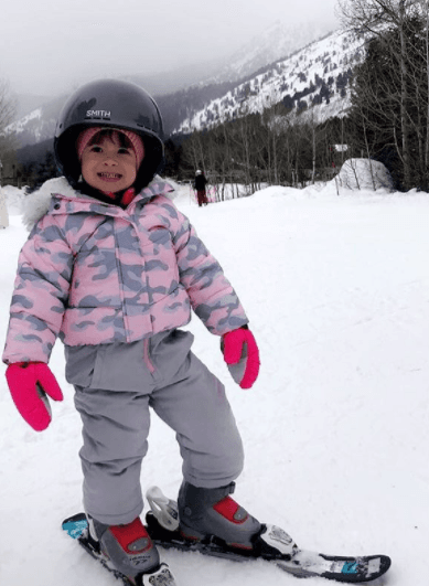 Michelle posando como toda una profesional, Alan se divirtió viendo lo coqueta que se veía su pequeña hija.