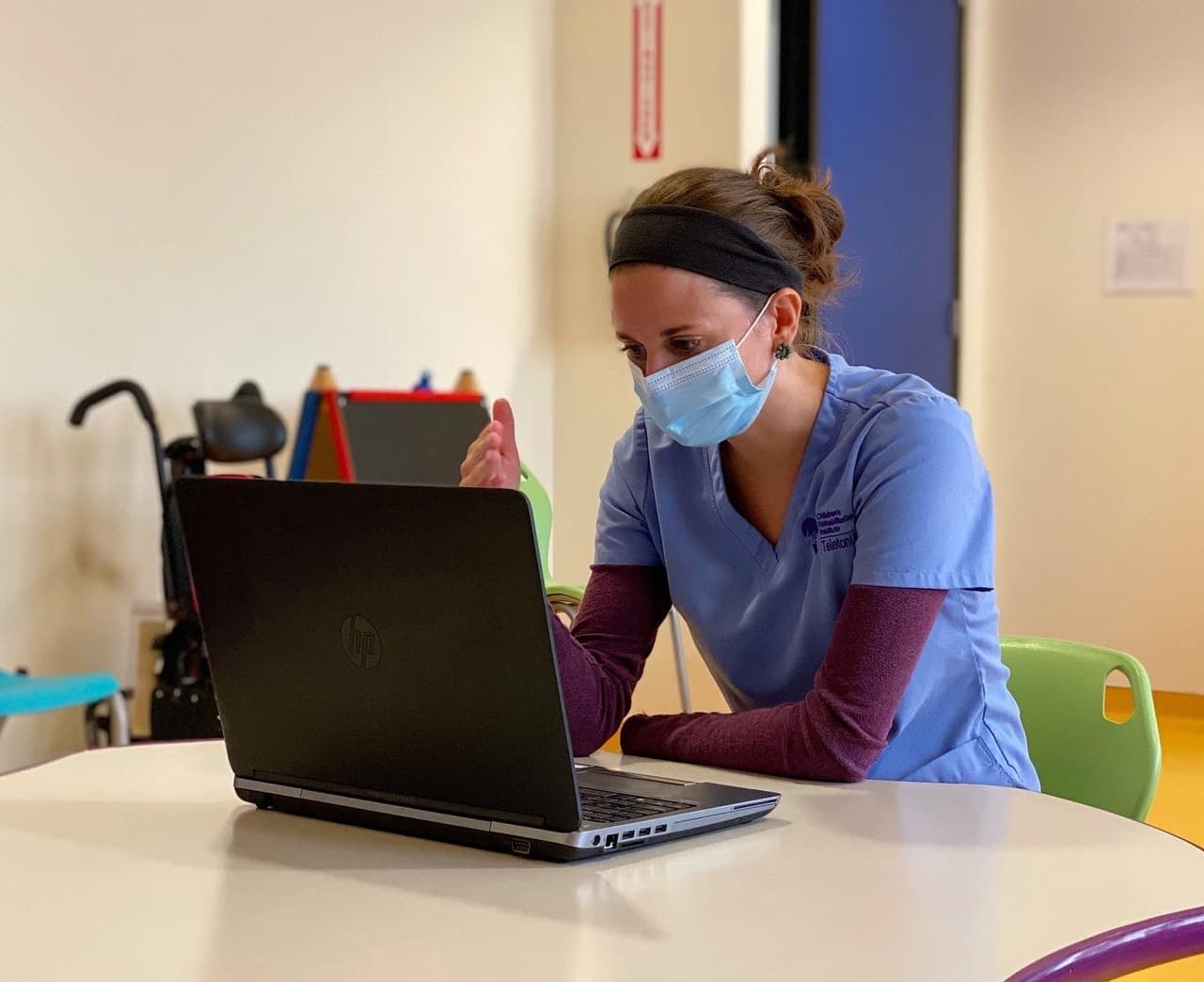 Con la asistencia médica virtual los pequeños pacientes siguen avanzando en sus terapias vía remota.