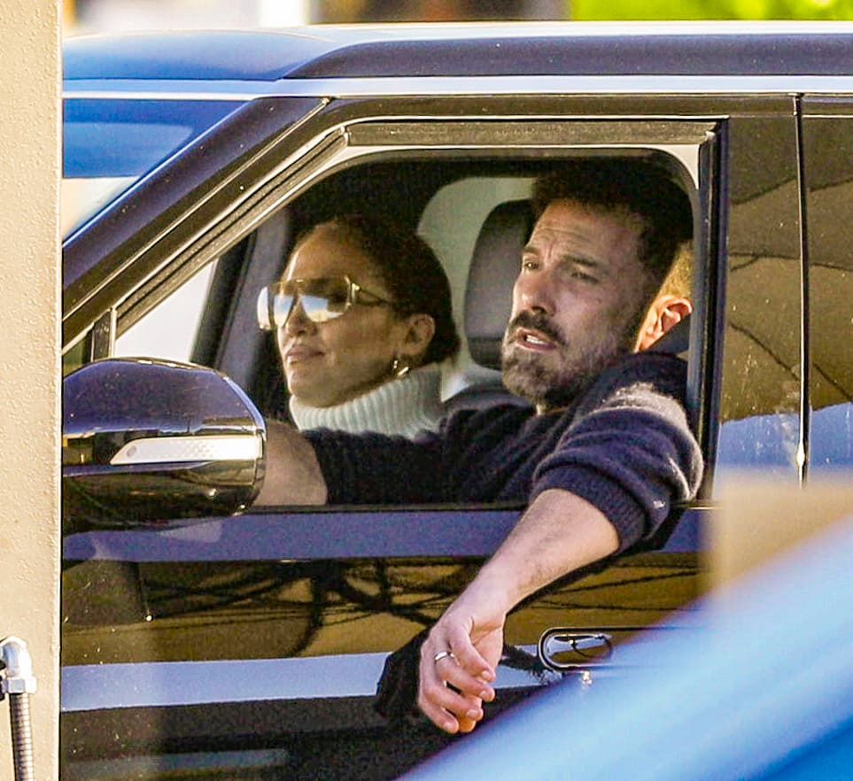 Ben Affleck y JLo a su llegada a un restaurante de comida rápida.