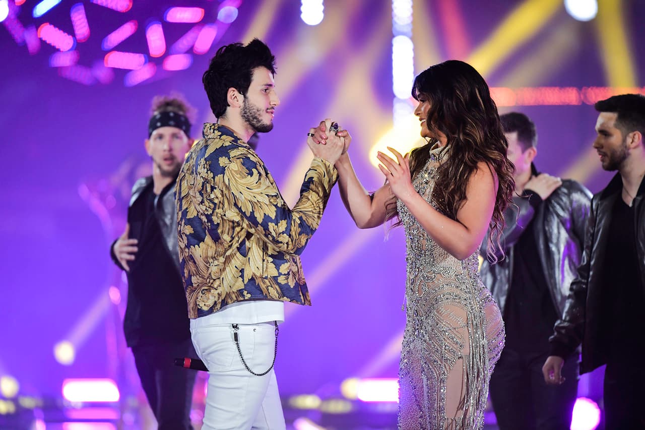 Y se despidieron con un choque de palmas.