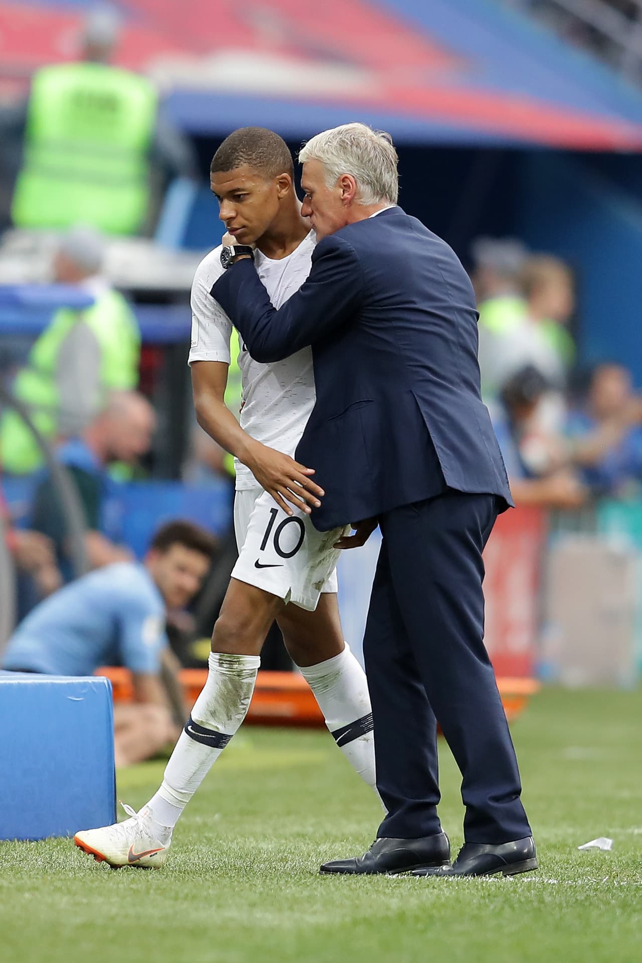Al final, al minuto 86, Didier Deschamps lo sacó del campo para ingresar a Ousmane Dembélé. Se fue sin ser tan brillante como en los últimos partidos.