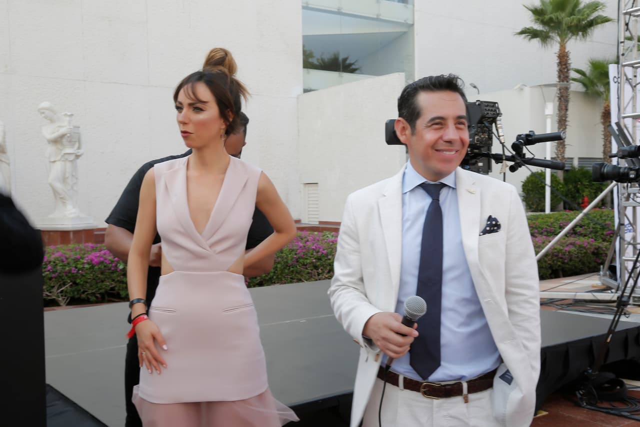 Detrás de un gran show siempre hay una gran producción que trabaja durante días y horas para darte el mejor show. Así que mira todo lo que pasó detrás de bastidores de la entrega 34 de los Premios TVyNovelas 2016.