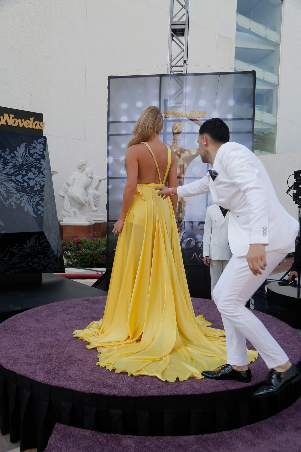 Cada detalle de su atuendo fue cuidado.