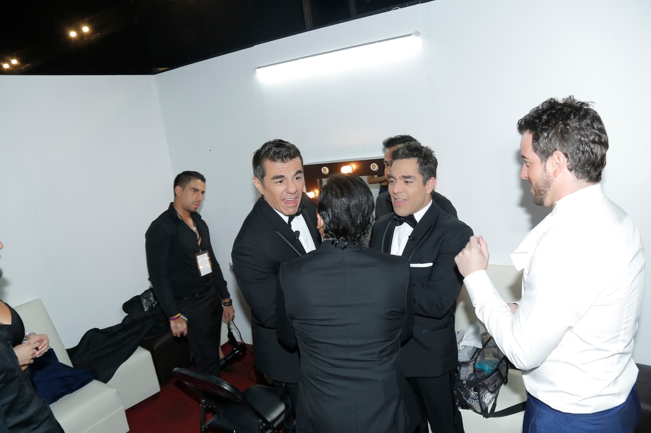 Pero se dieron un minutos para platicar con Adal Ramones.