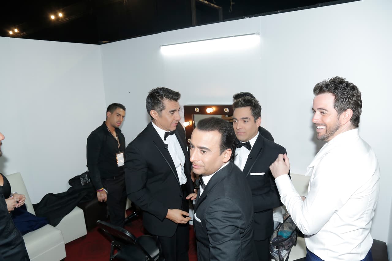 Omar Chaparro y Adrián Uribe también estaban desesperados por salir y contagiar a todos los asistentes con su buen humor.