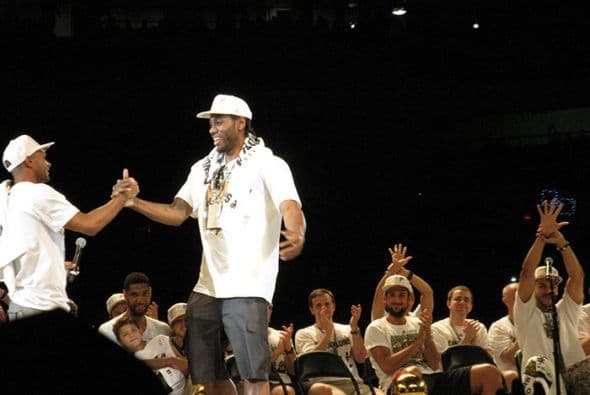 Photos: Spurs Championship Alamodome Celebration 2014
