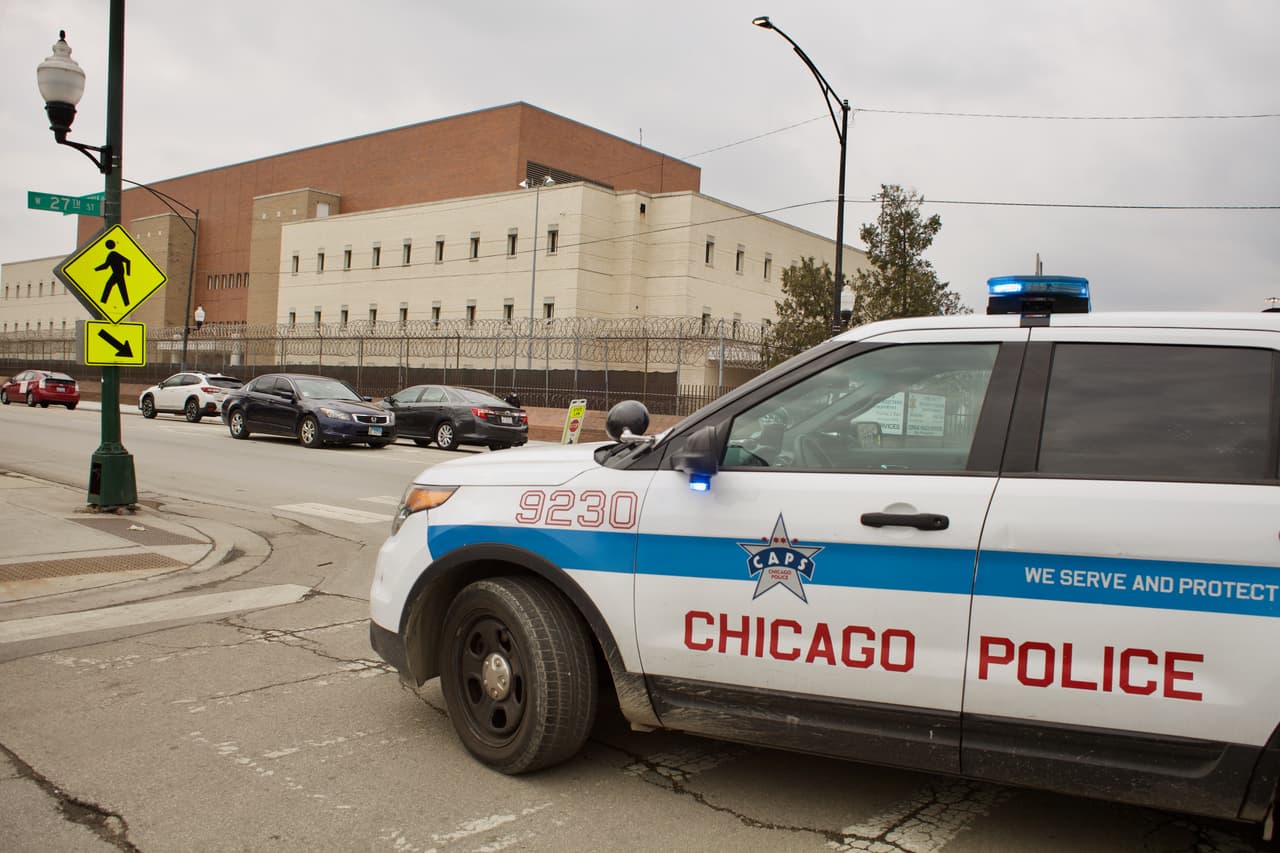 En la última semana, se presentaron demandas en la corte federal argumentando que las condiciones en las cárceles de Illinois y la Cárcel del Condado Cook aumentan la probabilidad de que las personas mueran por COVID-19. La demanda dirigida a la Cárcel del Condado Cook se escucho el martes 7 de abril en un tribunal federal.