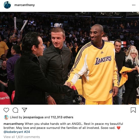 <b>Marc Anthony</b> utilizó esta foto, en la que 
<b><a href="https://www.univision.com/famosos/marc-beckham-o-david-anthony-ahora-que-son-compadres-tambien-compartiran-carreras-video">su compadre David Beckham</a></b> lo mira mientras él saluda a Kobe Bryant, para manifestar su tristeza por la trágica muerte del jugador. Como "un ángel", lo describió el cantante y actor.