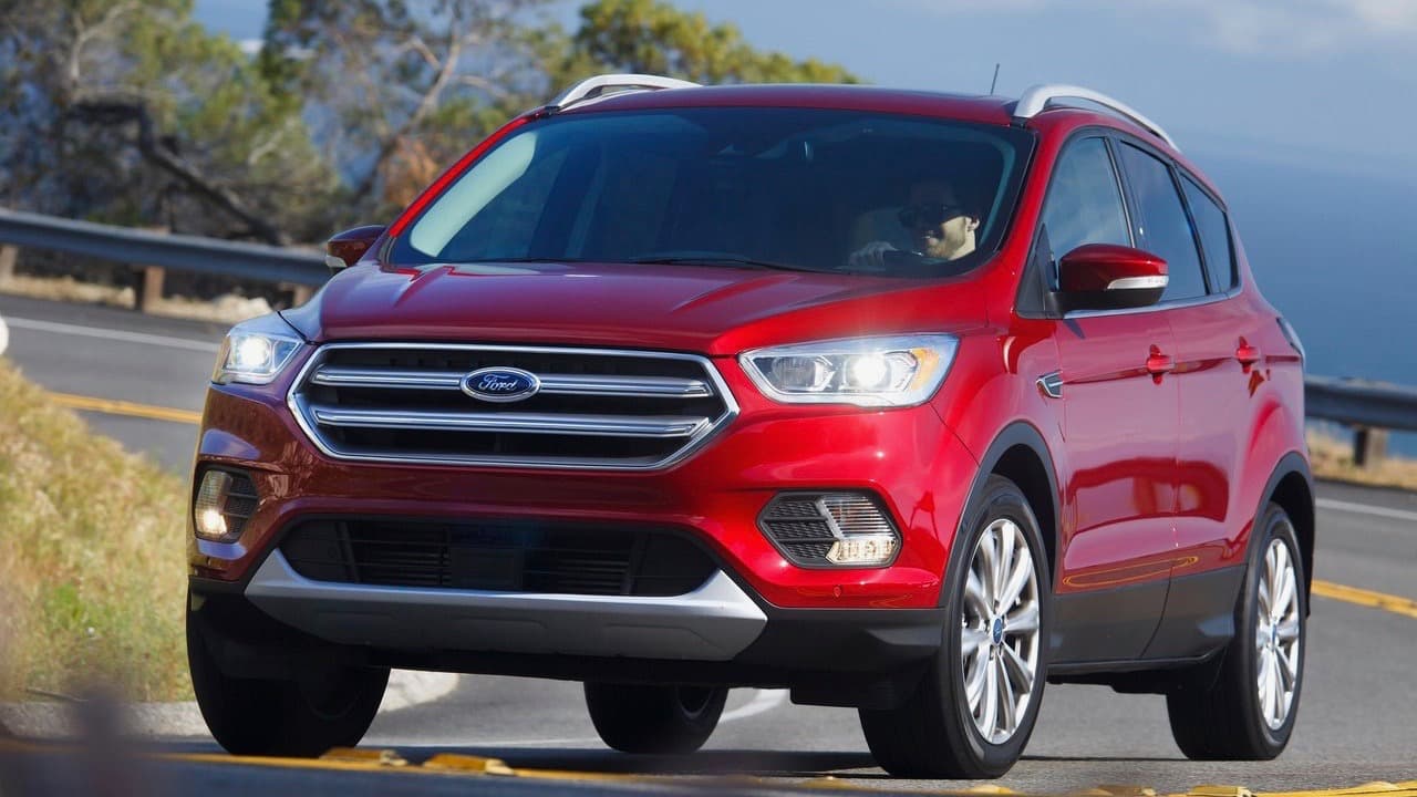 <h3 class="cms-h3-H3"><b>11. Ford Escape</b></h3>
<br>
<br>La camioneta crossover compacta de Ford con una
<b>mínima ganancia de 0.4%</b> en sus ventas en relación a 2016, logró subió un puesto en la lista de los autos más vendidos en relación a su desempeño en 2016. En 2017 Ford logró colocar un total de
<b>308,296 unidades</b> de la Escape.