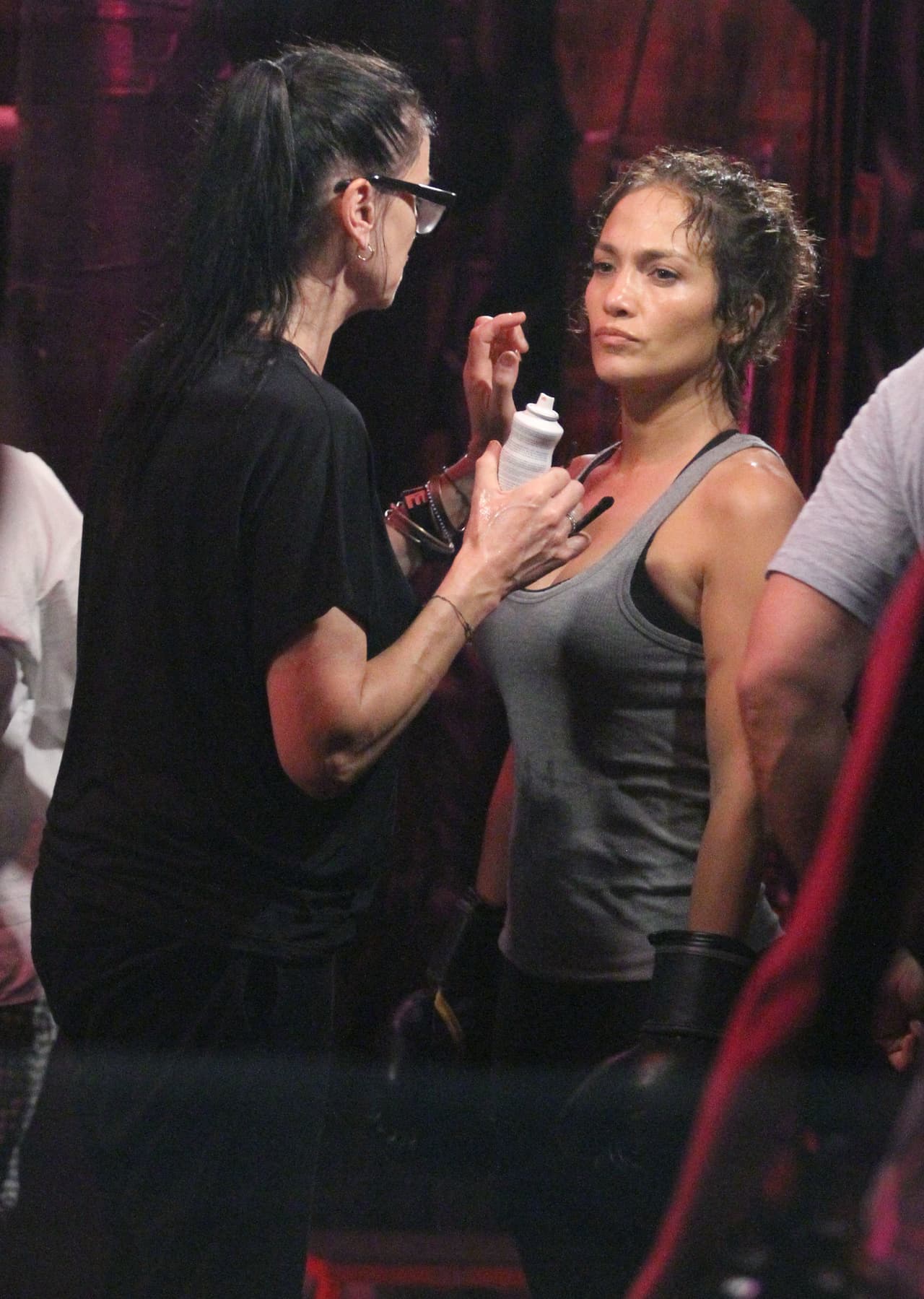 Claro, el maquillaje y peinado no podían faltar.