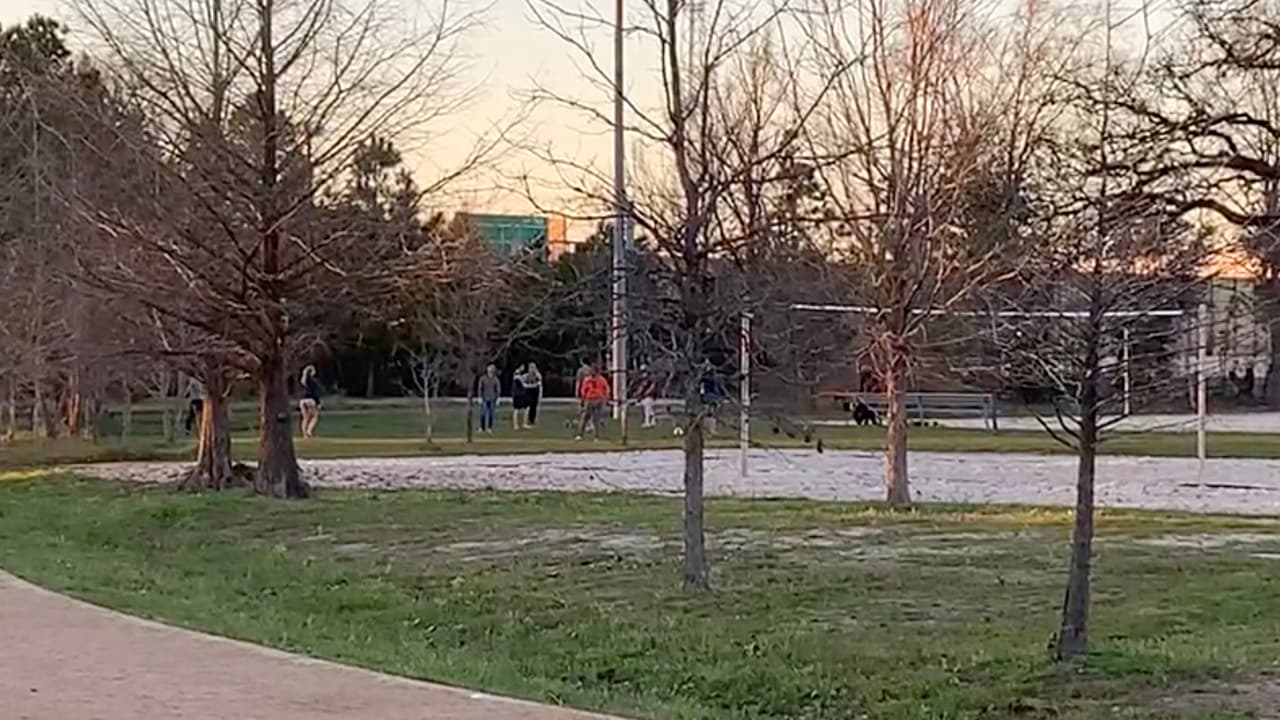 Los padres de familia dijeron que no perderán las esperanzas de que sus hijos regresen a jugar béisbol en estos campos algún día.