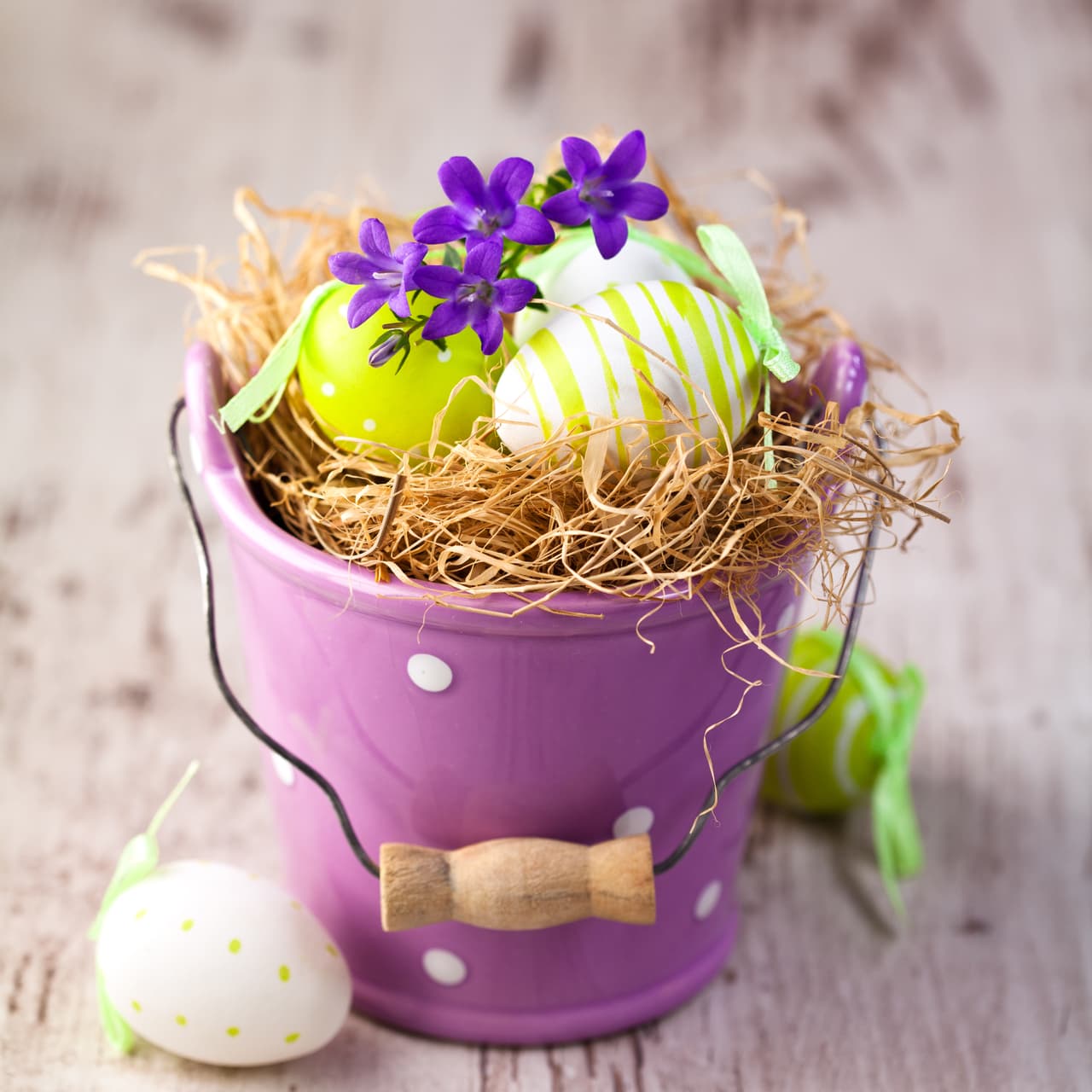 Esta temporada de Pascua dale un toque diferente a tu hogar y llénalo de color con estas divertidas ideas de decoración que tú y tu familia pueden hacer.