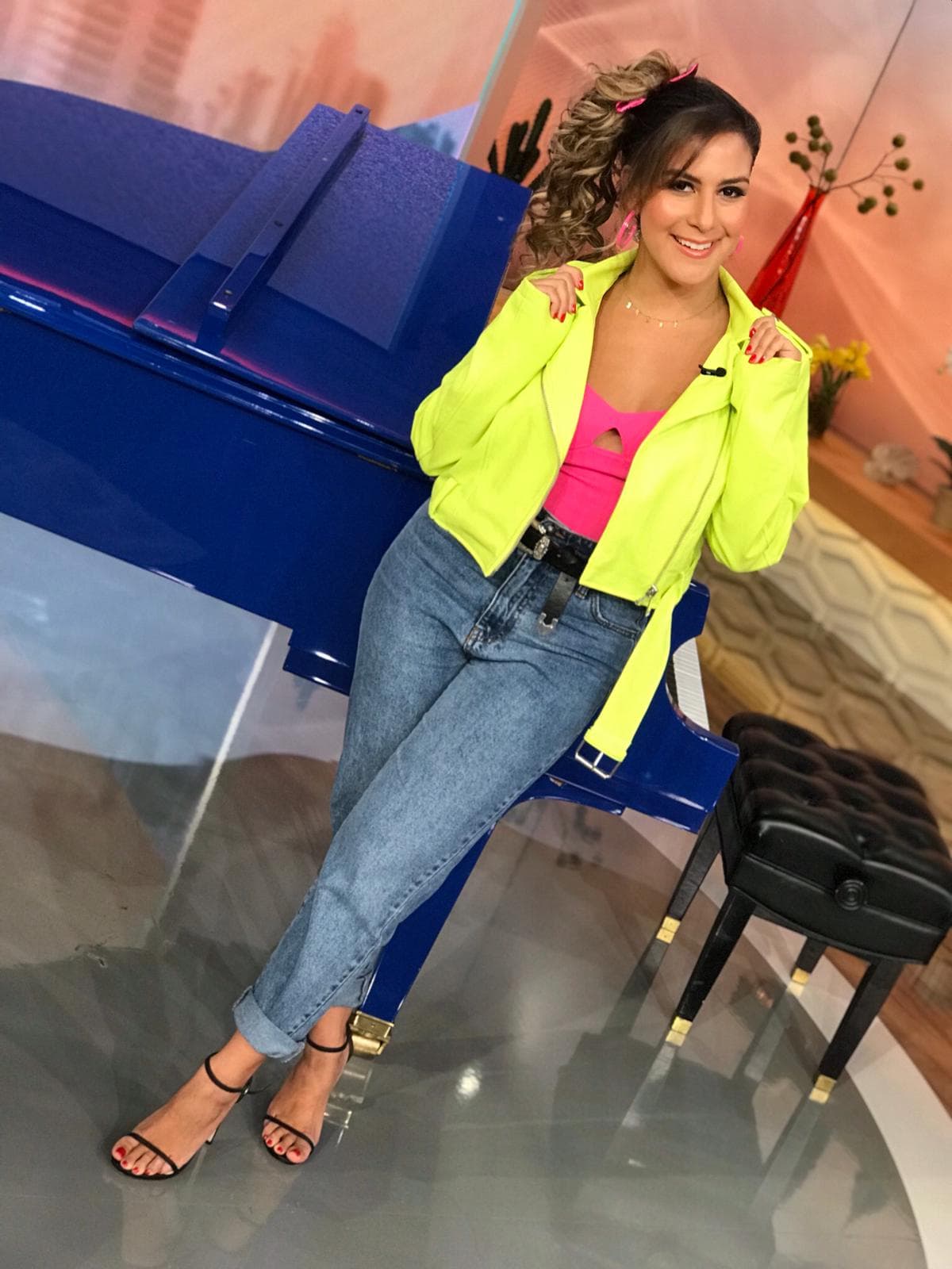 Jessica Rodríguez fue la primera en aparecer en el show con un look totalmente de los ochentas.