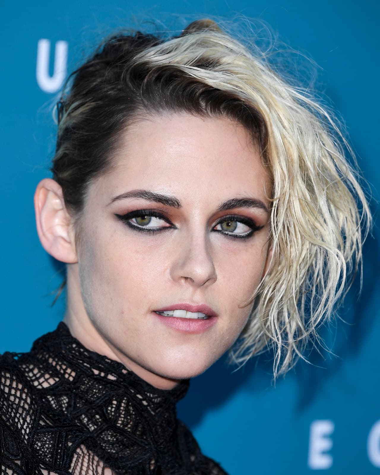 Kristen acudió sola al estreno, sin su pareja.