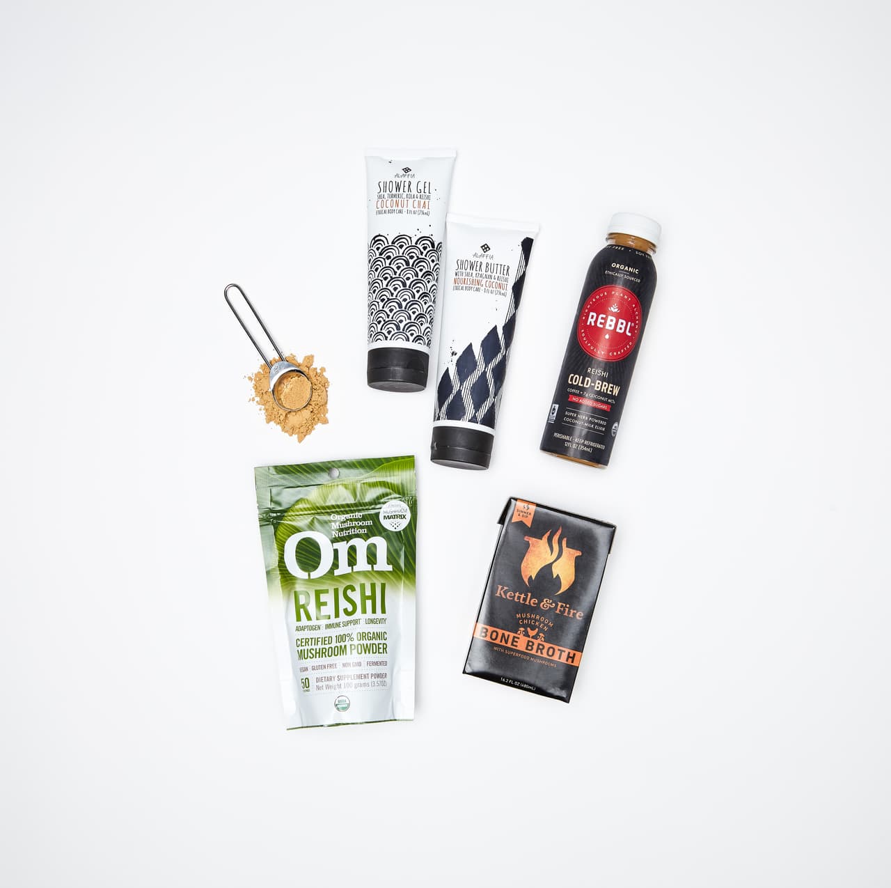 <b>Hongos hasta en la sopa. </b>Los hongos son un clásico en casi todas las cocinas del mundo, pero la tendencia a utilizarlos para elaborar cafés, jugos, tés e incluso productos de belleza como los de la fotografía es reciente. La cadena de supermercados saludables Whole Foods los ha elegido como
<a href="http://media.wholefoodsmarket.com/news/whole-foods-market-reveals-top-food-trends-for-2018">una de las 10 tendencias del año</a>. Hablamos de variedades como reishi, chaga o cordyceps, entre otras.