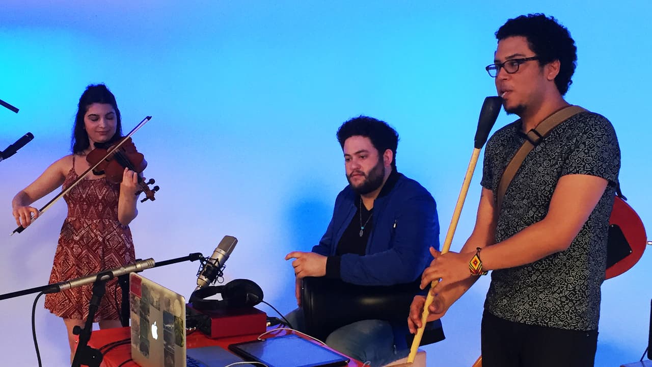 Con su música, Isaac Matus se identifica con aquellos que llegan a Estados Unidos con una maleta cargada de sueños