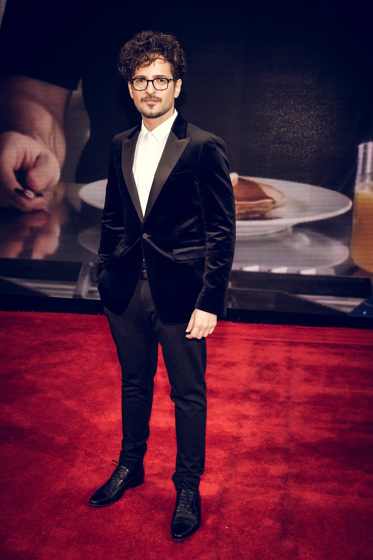 Los sacos de terciopelo fueron recurrentes en la alfombra roja del Latin GRAMMY. Sin embargo, el cantante Tommy Torres fue el que mejor lo llevó y combinó.
